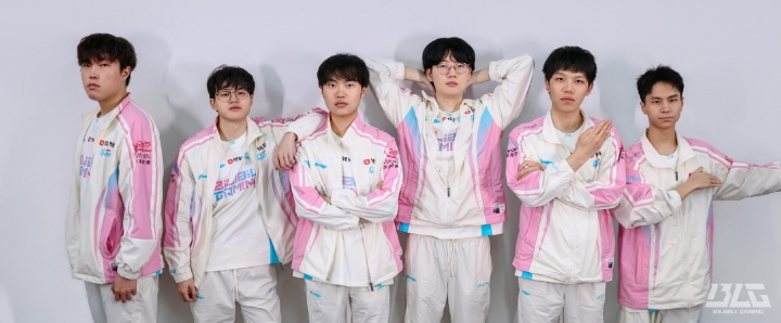 BLG赛后分享选手合照：保持纪律性！